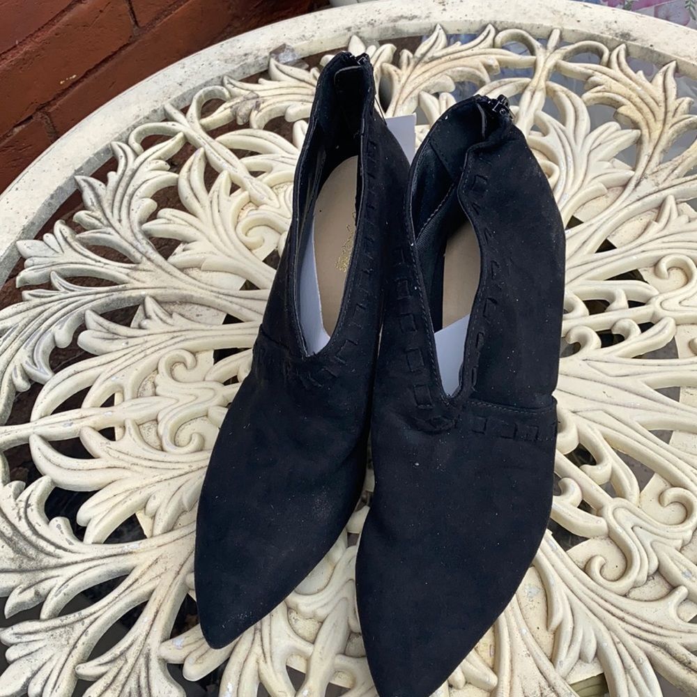 Jaclyn Smith faux suede pointed booties sz. 9.5 NWT